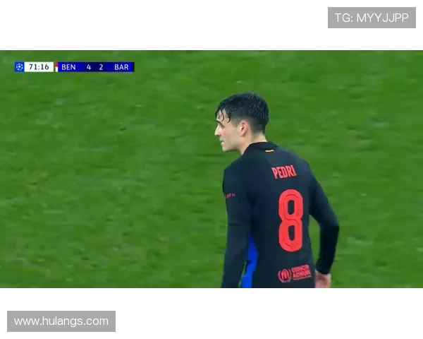 欧冠对阵巴萨梅开二度：迪巴拉的生涯高光